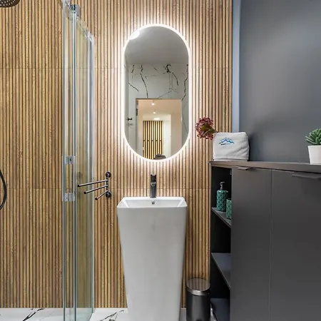 Zeromskiego 15b/6 *